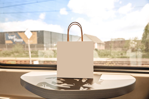 火车上的纸袋模型图片下载
