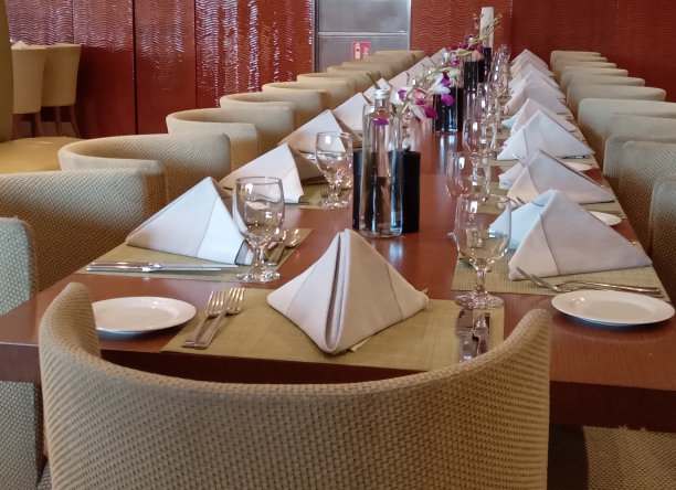 午间餐厅开业营业。图片下载