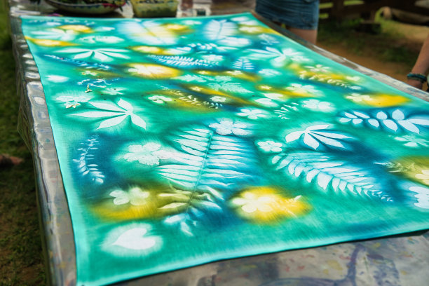 除去工作台上所有叶子和花朵后的织物，马埃塞舌尔图片下载