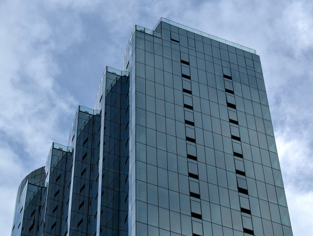 高玻璃公寓高层摩天大楼建筑在新泽西州泽西城(玻璃塔房地产细节照片外住房)多层图片下载