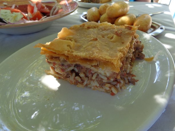 Kefalonian传统制作肉饼。图片下载