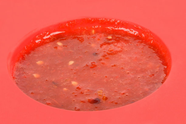 在硅胶模具中冷冻水果冰沙。侧视图。高分辨率照片。图片下载