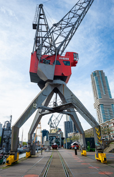 鹿特丹海事博物馆的大型起重机图片下载