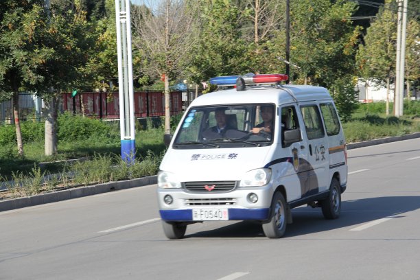 警察面包车图片下载