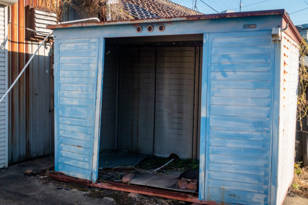 在日本拍摄的旧仓库照片。图片下载