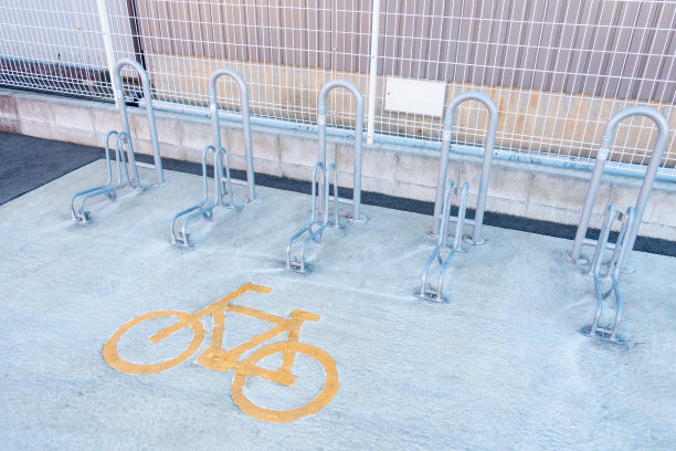 日本自行车停车场的照片。图片下载