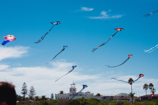 不同的风筝颜色和形状图片下载