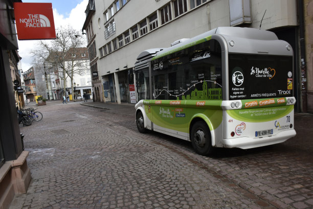 科尔马免费巴士，科尔马古城在阿尔萨斯法国欧洲，旅游图片下载