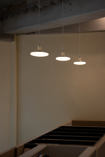 这是室内建筑工地。在未经雕琢的材料中有一种原始的美。图片下载