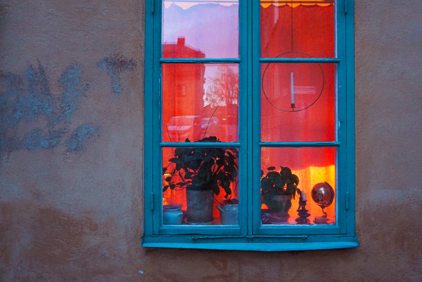 一面墙和一扇窗户的全画幅照片图片下载