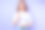 快乐的红发女孩用手势说话，握紧拳头图片下载