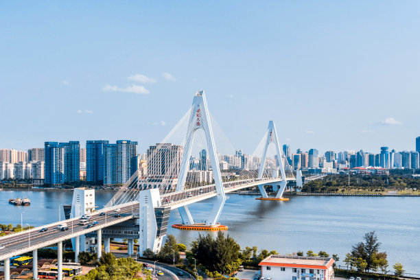 中国海南海口海淀河世纪大桥的高角度阳光图片下载