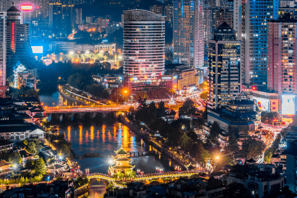 中国贵州贵阳嘉秀大厦的高角度夜景特写图片下载