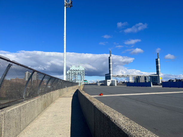 驾驶大桥到兰德尔岛，曼哈顿，纽约市图片下载