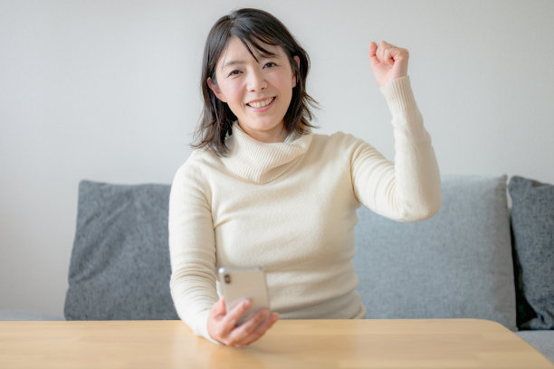 微笑吧，年轻女子图片下载