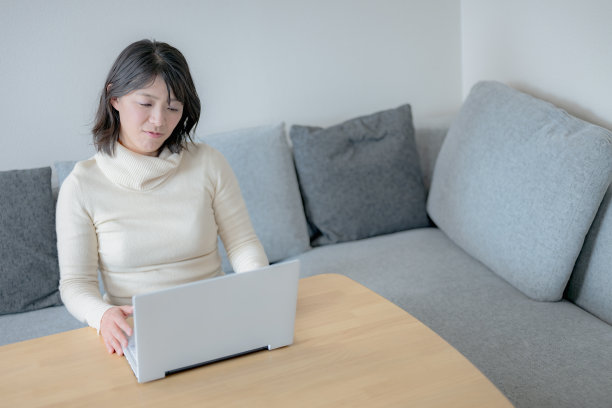 PC和女人图片下载