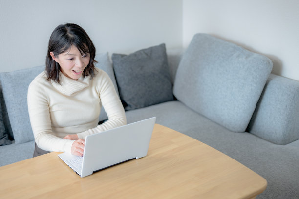 PC和女人图片下载