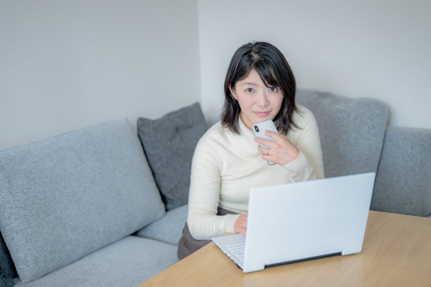 PC和女人图片下载