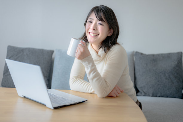 酒与女人图片下载