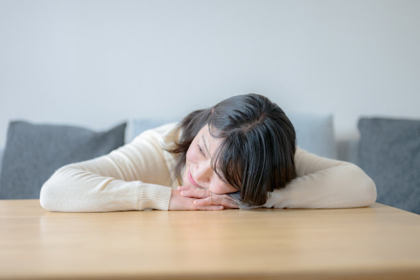 放松美女图片下载