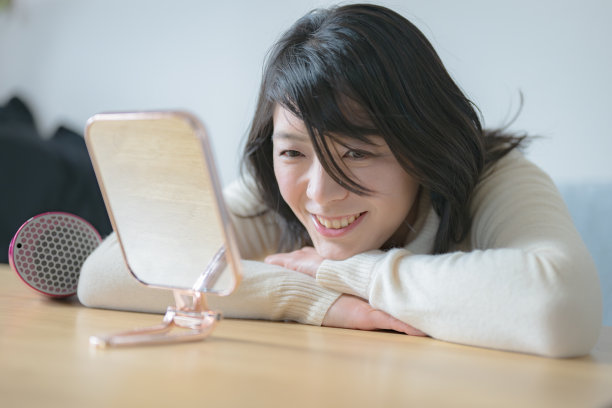 放松美女图片下载