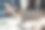 商人和女商人正在开工作会议，桌上放着许多财务文件。办公室里忙着进行商业利润分析和头脑风暴。特写照片图片下载