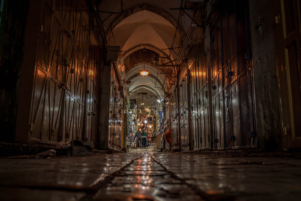 以色列耶路撒冷老城穆斯林区市场小巷的夜景照片图片下载