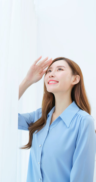 亚洲女人开心地面对阳光图片下载