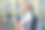 美丽的女学生背着双肩包，准备去上学，脸上洋溢着快乐和对学习的热爱。图片下载