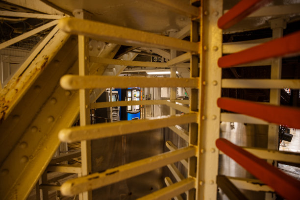 芝加哥，伊利诺伊州地铁环线列车在市中心- CTA -高架轨道-库存照片图片下载