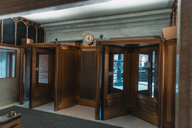 旧手表-芝加哥城市的细节。汽车，居民，游客，大城市生活，城市全景，日常生活。历史地标，旅游目的地-库存照片图片下载