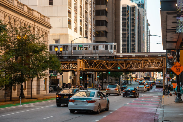 芝加哥的详细信息。汽车，居民，游客，大城市生活，城市全景，日常生活。历史地标，旅游目的地-库存照片图片下载