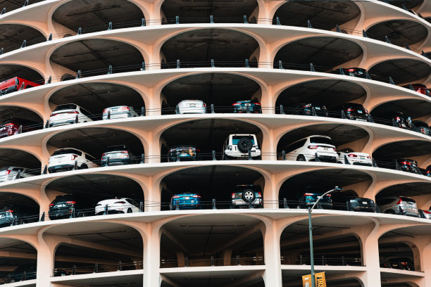 码头城市-芝加哥城市的细节。汽车，居民，游客，大城市生活，城市全景，日常生活。历史地标，旅游目的地-库存照片图片下载