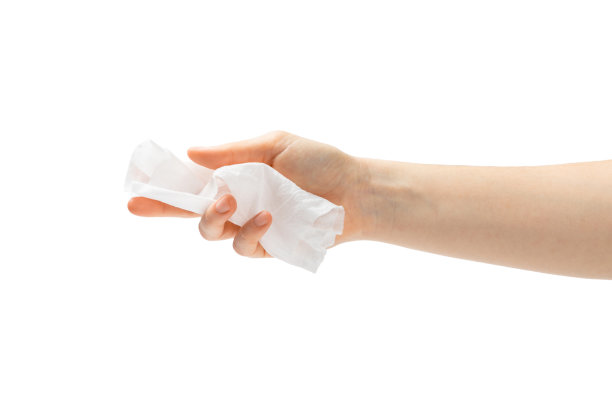 白色背景上隔离的湿巾包。一包打开的手和身体湿巾。模型。一包干净的湿纸巾。放文字的地方。设计图片下载