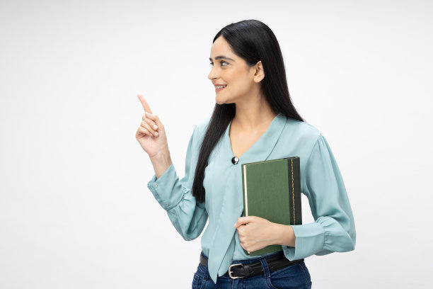 有吸引力的漂亮的商务女士的照片在正装孤立的白色背景股票照片图片下载