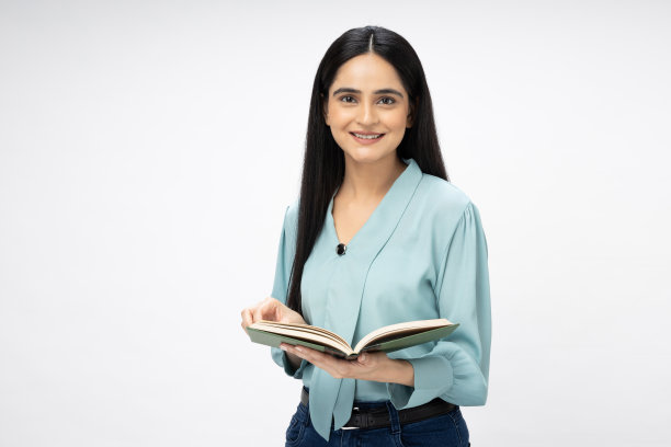 有吸引力的漂亮的商务女士的照片在正装孤立的白色背景股票照片图片下载