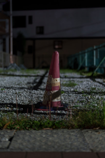 被损坏并修复的彩色锥体图片下载