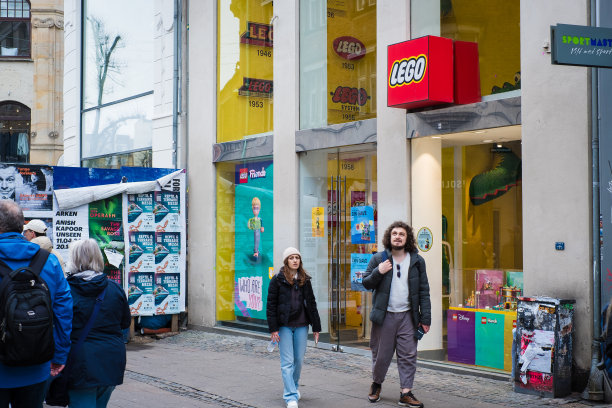 乐高积木是相互连接的塑料积木。图片下载