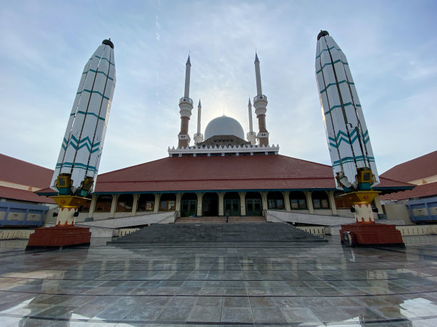 Masjid Agung Jawa Tengah或大清真寺在三宝垄中爪哇地区，印度尼西亚图片下载