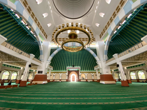 Masjid Agung Jawa Tengah或大清真寺的内部风景在三宝垄中爪哇地区，印度尼西亚图片下载
