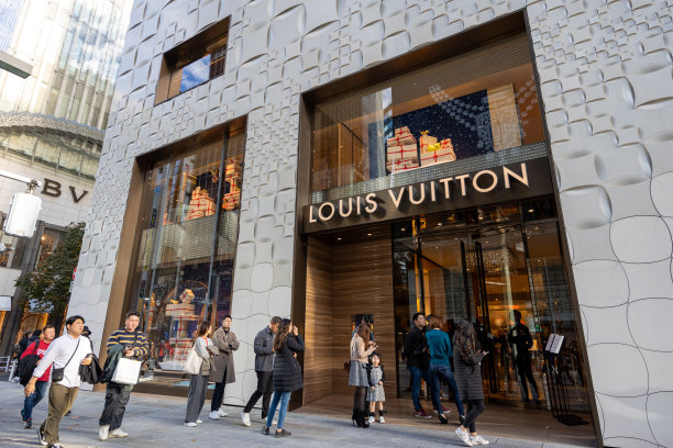 日本东京银座的路易威登店图片下载