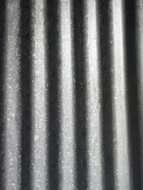 一幅摄影的黑白窗帘照片。图片下载