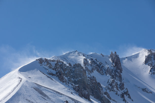 埃尔西耶斯山(Erciyes Dağı)冬季滑雪中心照片，埃尔西耶斯山哈奇拉尔开塞利，土耳其(土耳其)图片下载