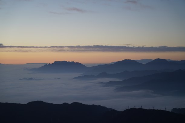 日出时的云海图片下载