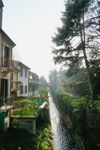 河上的房子，照片作为背景，在圣安东尼奥普拉托德拉山谷，帕多瓦，帕多瓦，意大利图片下载