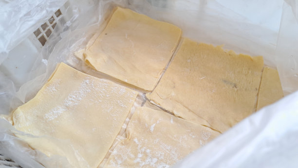 祖帕汤皮的照片，放在包装盒上，非常适合做餐饮的宣传媒体图片下载