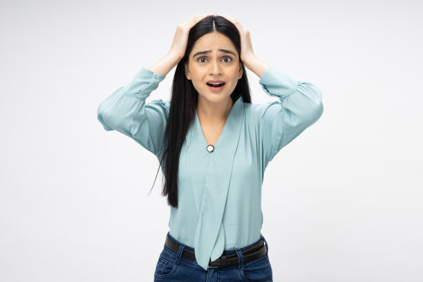 有吸引力的漂亮的商务女士的照片在正装孤立的白色背景股票照片图片下载