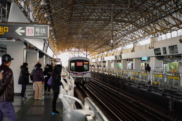 上海地铁13号线地铁站图片下载