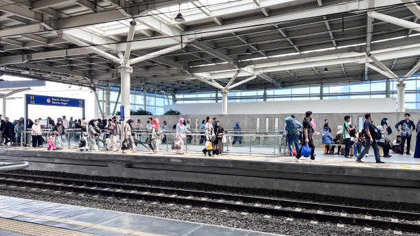雅加达火车站内景。印尼公共交通。图片下载