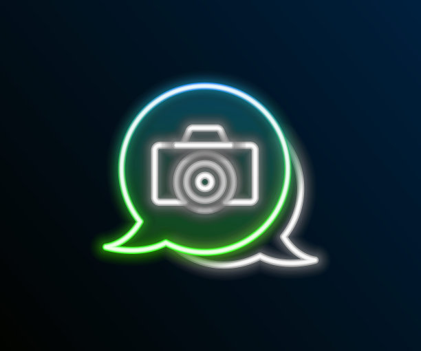 发光的霓虹灯线照片相机图标孤立的黑色背景。与相机。数码摄影。色彩缤纷的轮廓概念。向量图片下载